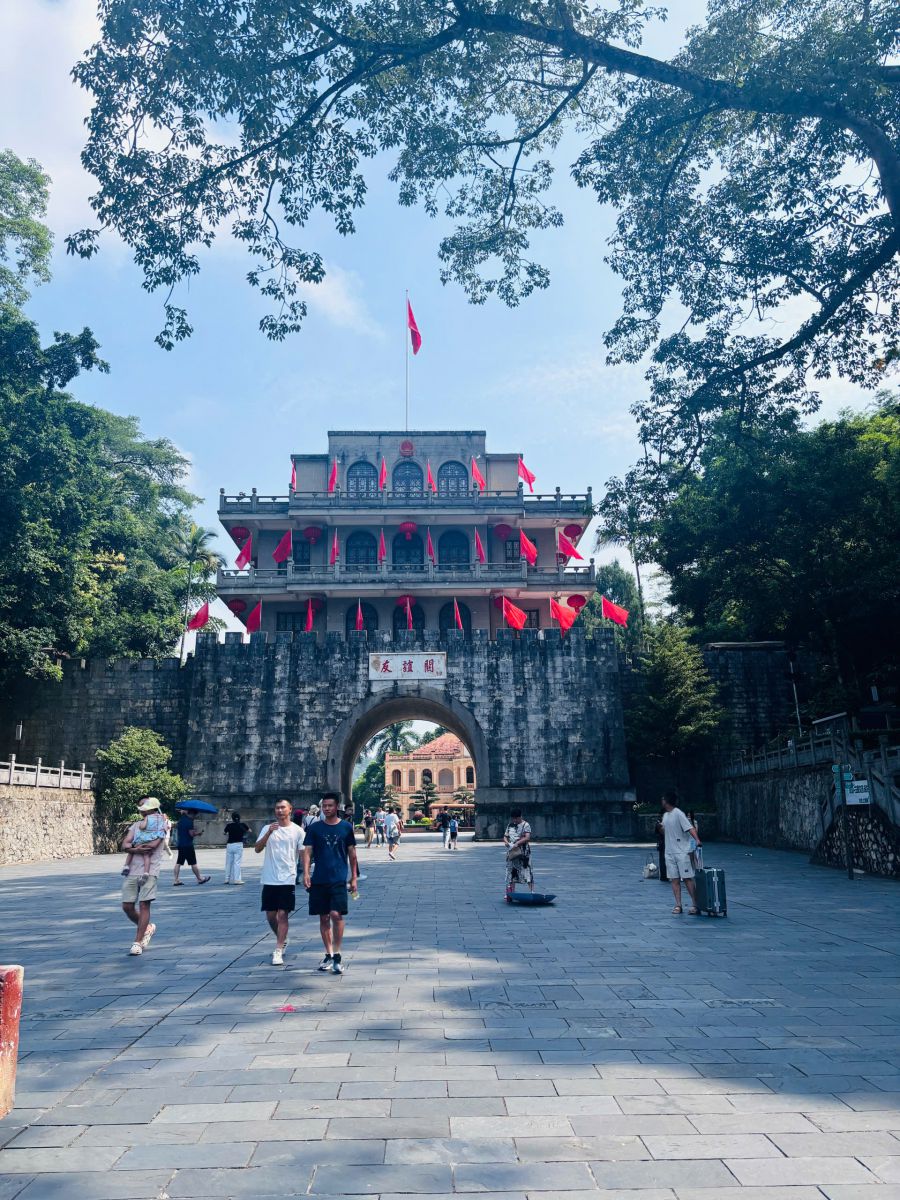 BẰNG TƯỜNG 2 NGÀY 1 ĐÊM